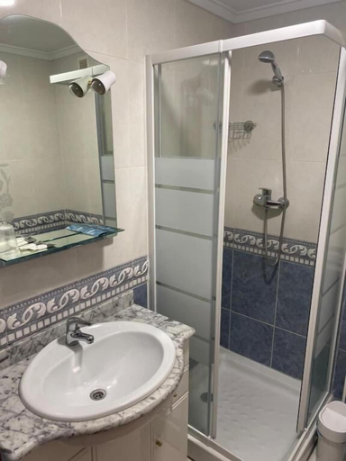 Bathroom 2, Pension San Vicente, La Rioja