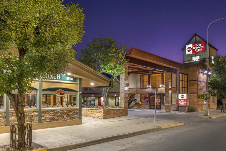 Exterior & Views