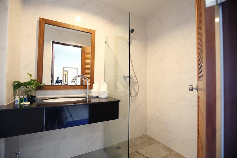Bathroom, The Restique Apartment, Hat Yai