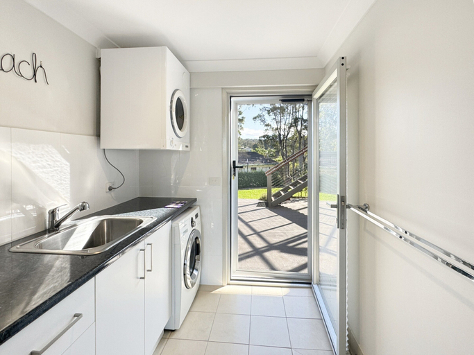 Interior, Spacious Beach Studio With Alfresco Dining, Eurobodalla