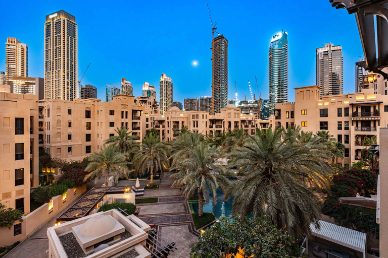 Room 3, Luxury 2BR Apartment With Full Burj Khalifa View 2-min Walk to Dubai Mall, Dubai