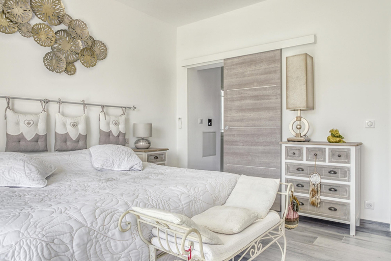 Room 2, Villa in La Cadiere-d'azur With Private Pool, Var