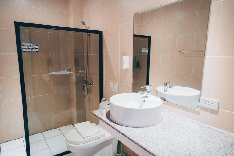 Bathroom 5, Alona Northland Resort, Panglao