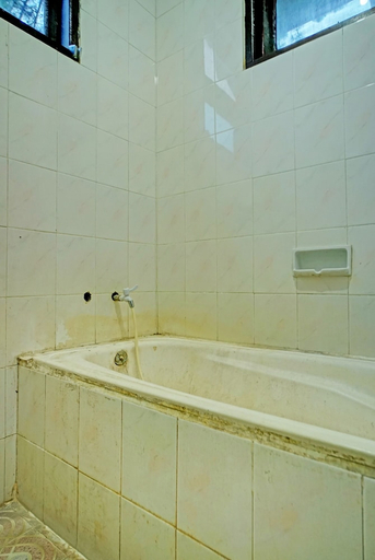 Bathroom 4, Capital O 92214 Beristera Hotel, Dairi