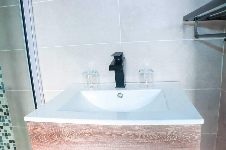 Bathroom 3, Savanna68 Hotel, Hwange