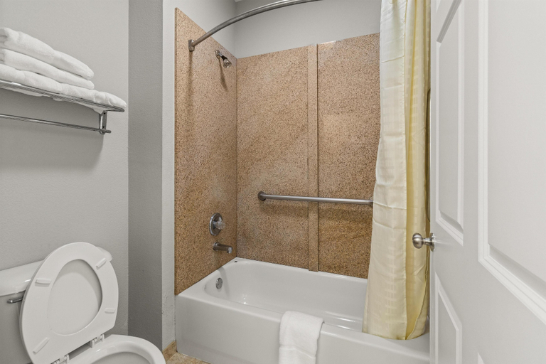 Bathroom 3, Americas Best Value Inn Byhalia, Marshall