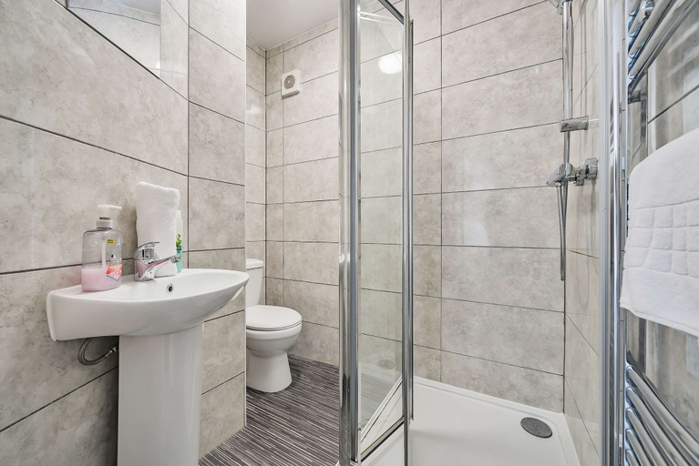 Room 5, Stylish Quirky Home in Liverpool, Sefton