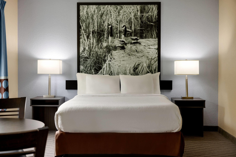 Bedroom 4, Super 8 by Wyndham Swan River, Division No. 20