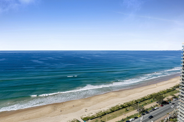 Beach 5, Wonderful 2-bed With Pool, Gym & Scenic Views, Gold Coast