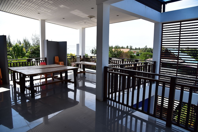 Food & Drinks, Pran Crescent, Pran Buri