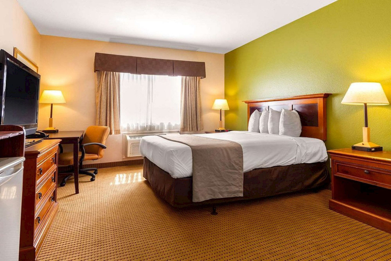 Bedroom 4, Auburn House Hotel, Placer