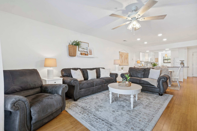 Others 4, Foothills Walk-in - On-site Amenities, Taney