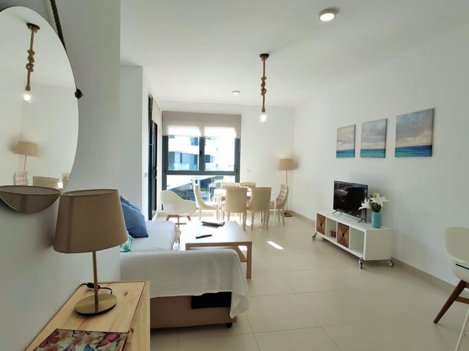 Room 2, Bah a Blanca IV 25294, Cádiz
