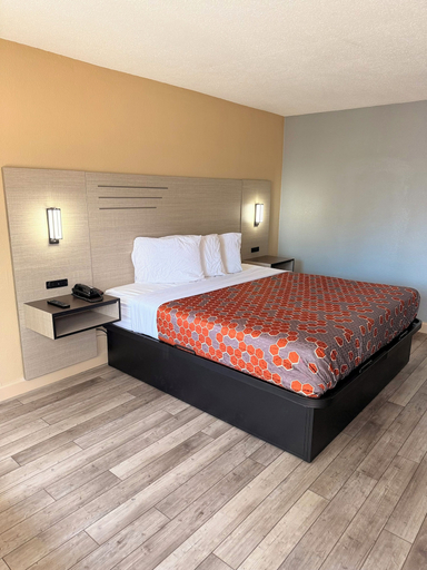 Bedroom 3, Milan Inn & Suites, Gibson