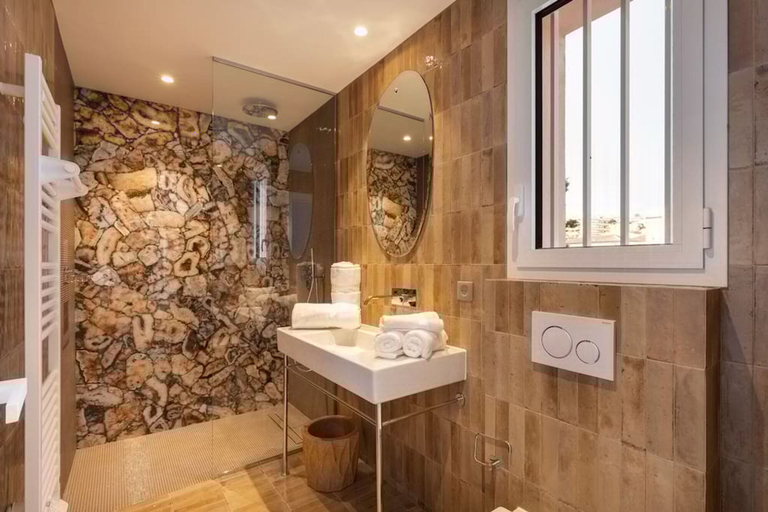 Room 2, Carla Rosa 9 Appart Contemporain Piscine - 1bdr, Alpes-Maritimes