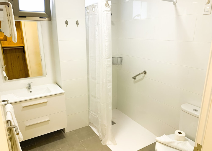 Bathroom 5, Brisamar Canteras, Las Palmas