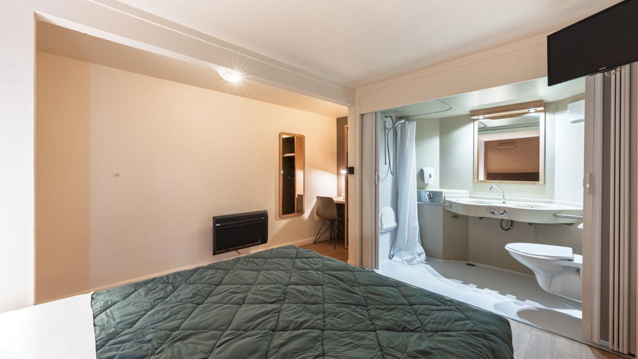 Bedroom, Premiere Classe Bourges, Cher