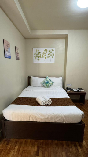 Bedroom 2, Elliannah Pines Hotel, Baguio City