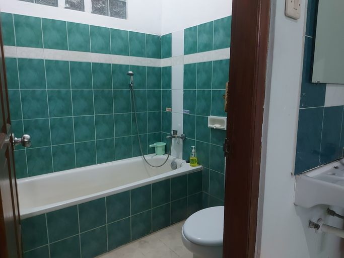 Bathroom 3, Kedaton Shakuntala, Sleman