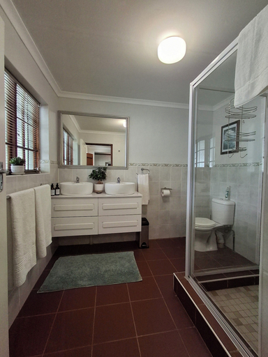 Bathroom 5, 7 on Oakleigh, Umgungundlovu