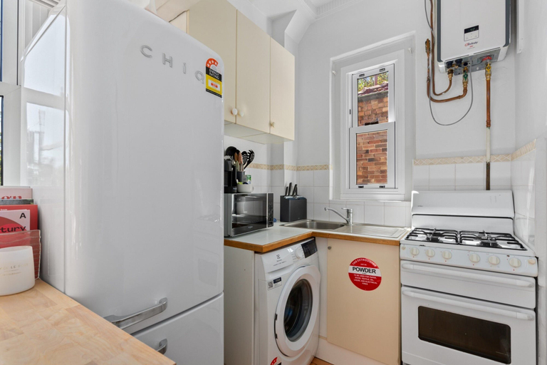Private kitchen, Charming 1-bed Apartment in Neutral Bay, Sydney