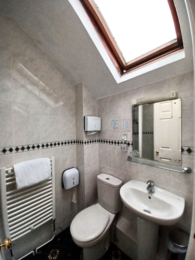 Bathroom 4, Hunters Lodge, Southampton
