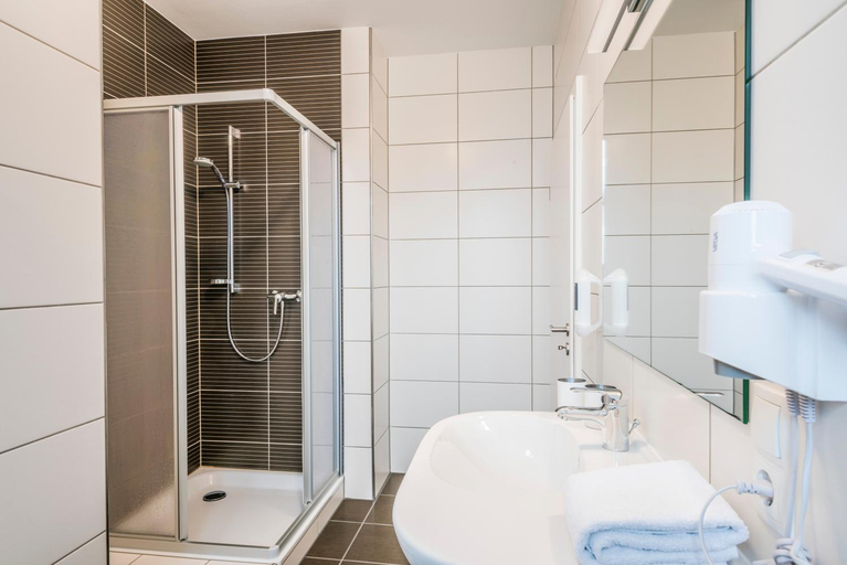 Bathroom 3, Trail-inn Natur & Sporthotel, Echternach