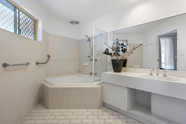 Bathroom 4, Ballina Byron Islander Resort and Conference Centre, Ballina