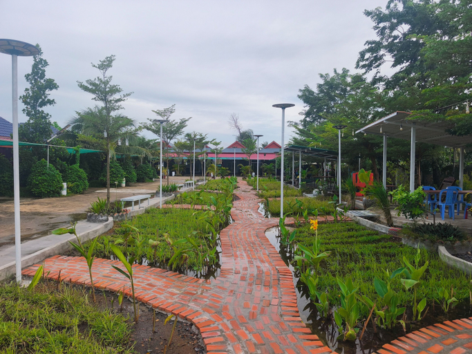 Garden 2, AHHA Bungalow Kampot, Kampot