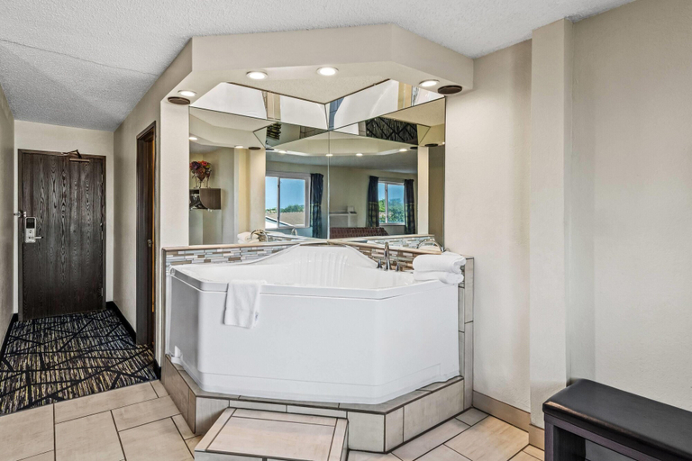 Bathroom 4, Super 8 by Wyndham Independence Kansas City, Kansas City