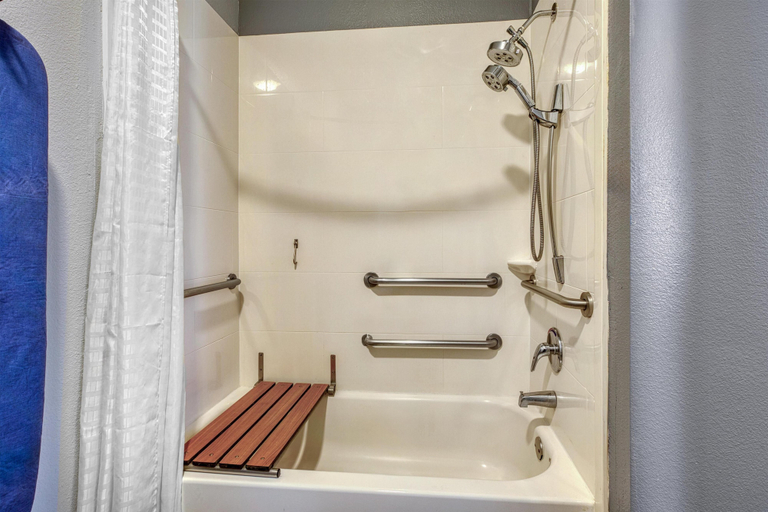 Bathroom 4, Best Western Lake Conroe Inn, Montgomery