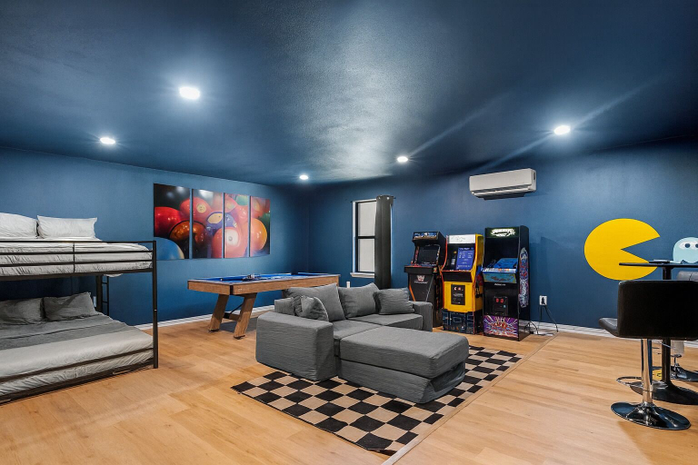 Game room, Poolside Paradise Room Fire Pit Hot Tub, Williamson
