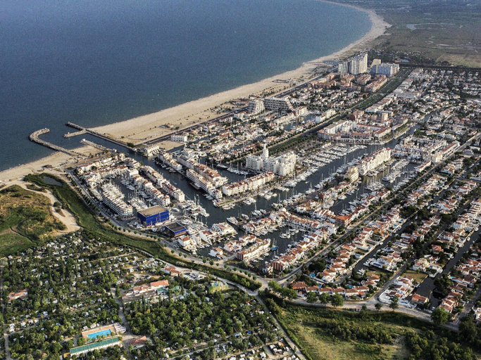 4, Apartment in Empuriabrava near Sandy Beach, Girona