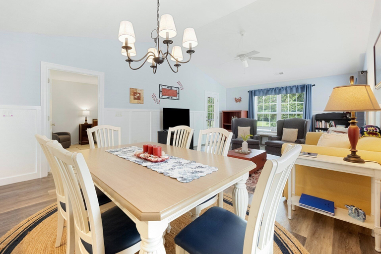 Dining 4, 65d Isle Awhile 3 Bedroom Condo, Georgetown