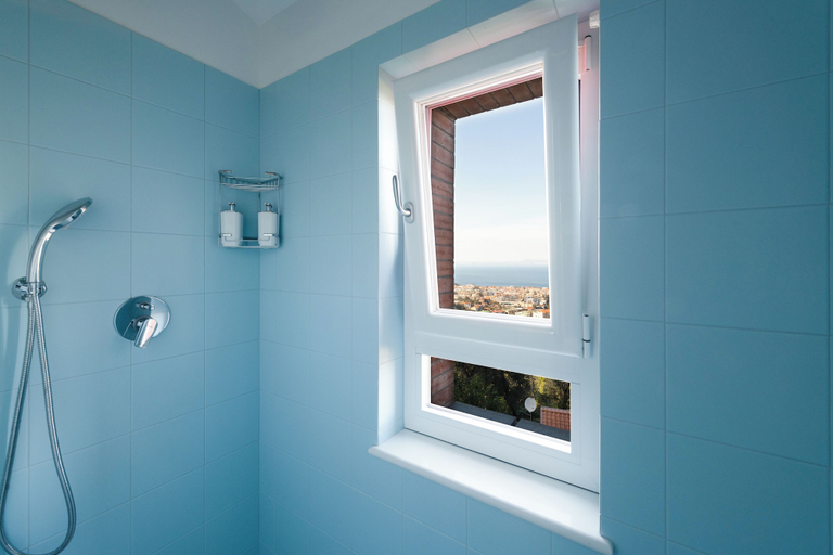 Bathroom 4, Sea View Rooftop Apartment With Jacuzzi & Garden, Napoli