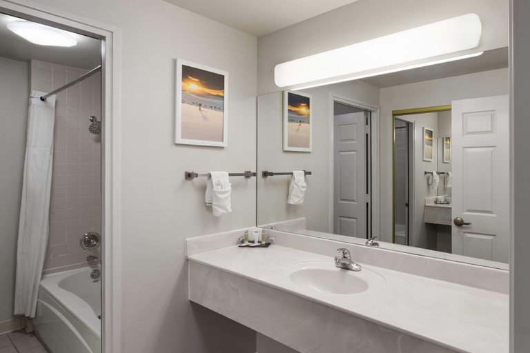 Bathroom 4, Days Inn by Wyndham Mountain Home, Baxter