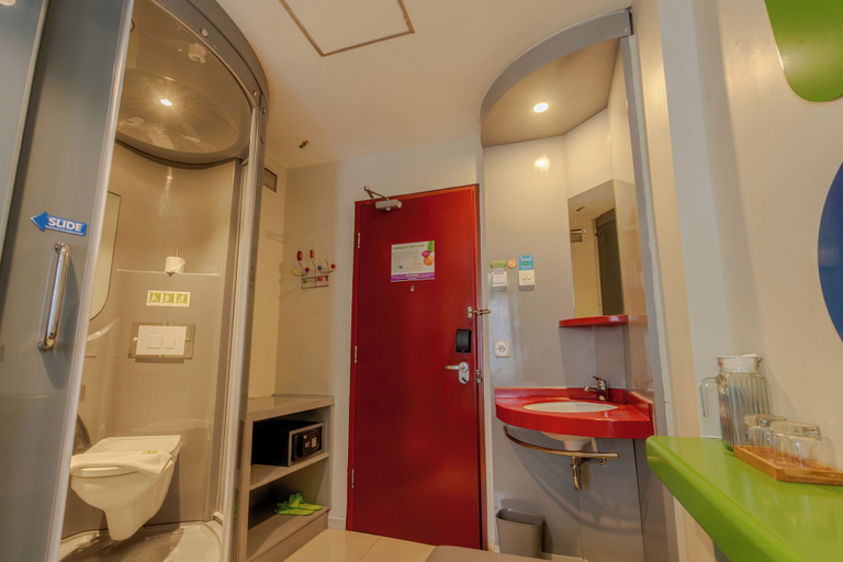 Bathroom 5, POP! Hotel Kuta Beach, Badung