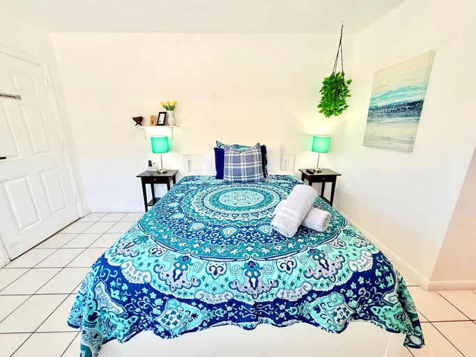 Room 4, Hollywood Boardwalk Studio Fully Equipped Kitchen, Broward