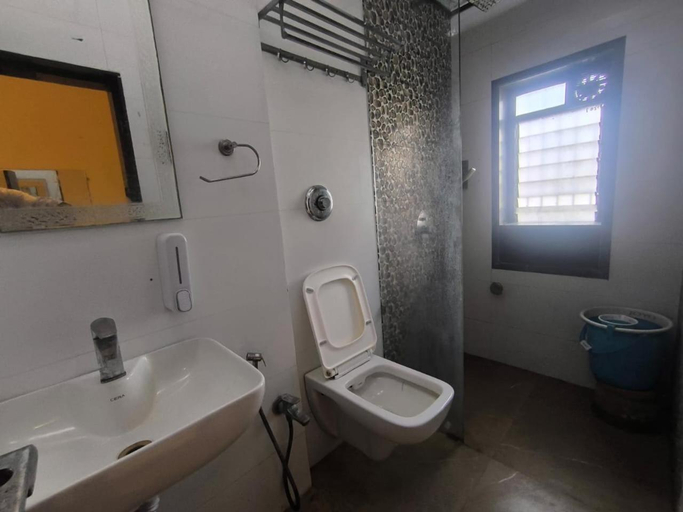 Bathroom 4, Hotel Shubham Inn, Thane