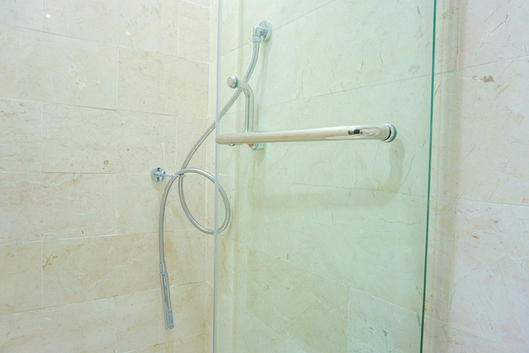 Bathroom 3, Modern Furnished 2BR at The Empyreal Condominium Epicentrum Apartment, Jakarta Selatan