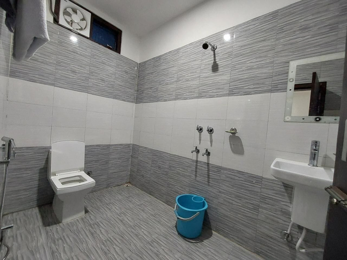 Bathroom 4, Sneha Bhawan Kaziranga, Golaghat