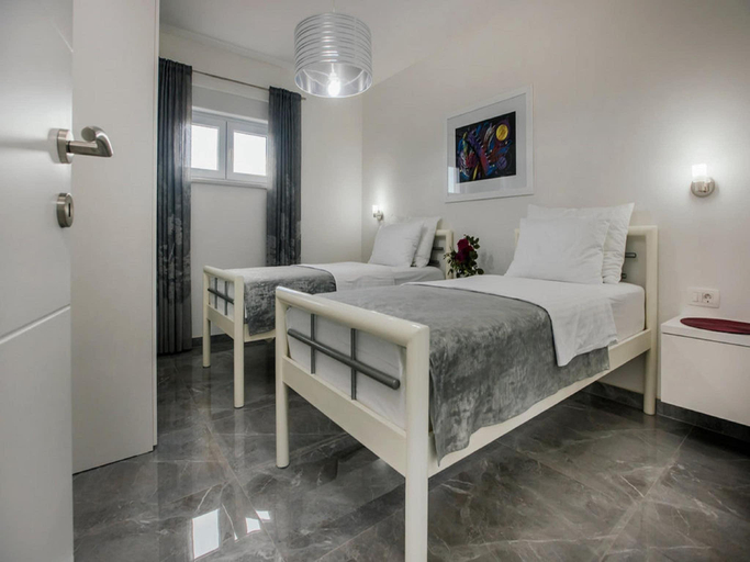 2, Villa in Imotski near Blue  Red Lakes, Imotski