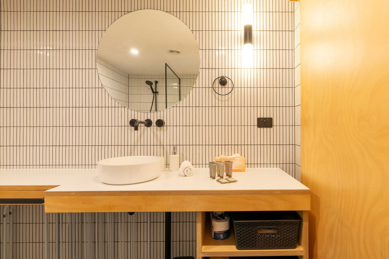 Bathroom 2, Quirky CBD 1-bed With Pool, Sauna and Balcony, Brisbane