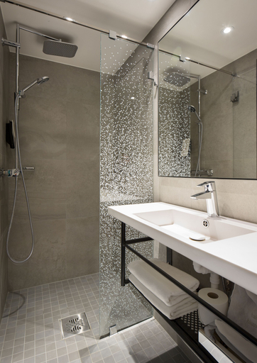 Bathroom 5, Original Sokos Hotel Presidentti Helsinki, Uusimaa