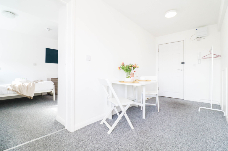 Room 5, Cosy and Bright 1-bedroom Stay, Southampton
