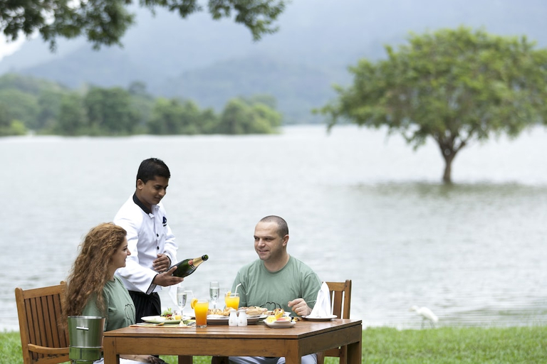 Food & Drinks 4, Amaya Lake, Dambulla