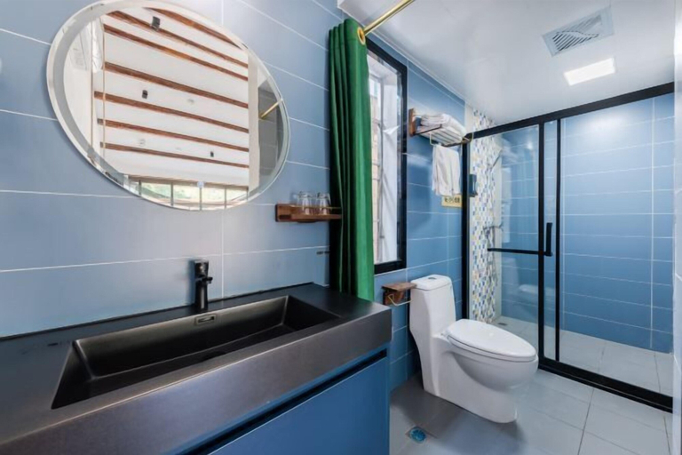 Bathroom 3, Zaishui Yifang Motel, Zhangzhou
