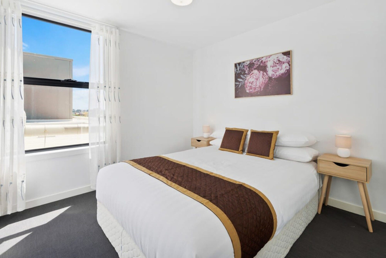 Room 3, Executive and Spacious Apartment With Balcony, Melbourne