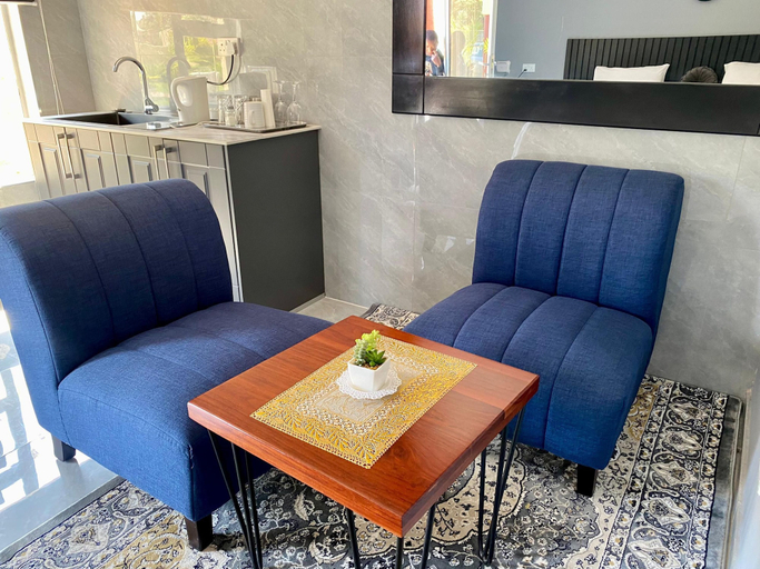 Room 5, Executive studio apartment near the airport - 2320, Harare