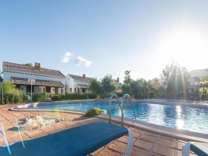 4, Ibipozo Vacation Home with Pool, Jaén